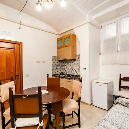 Stop Colosseo アパート