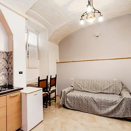 Stop Colosseo アパート